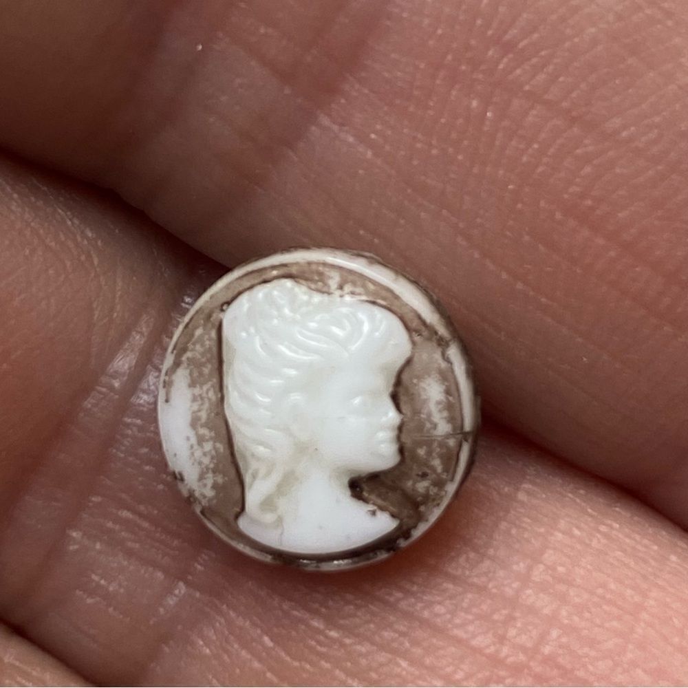 Vintage Single Small White Glass Cameo Button